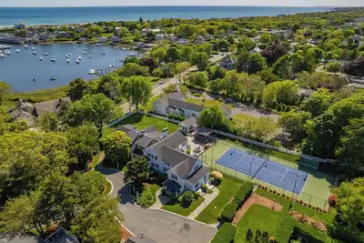 Image de Estate with Private pool, tennis court, and playground!