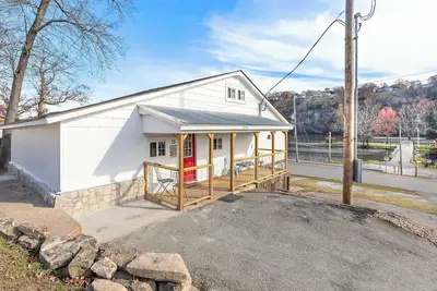 Image de Historic Rockaway Beach Cottage 15