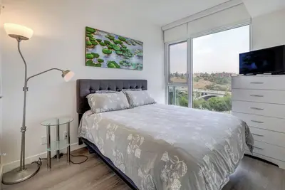 Image de Executive 1-Bd Condo with Stunning Bow River Views