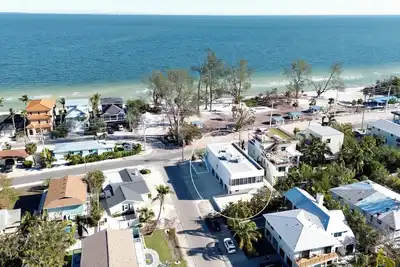 Image de Boho Island Home, Pool and 1 Min to Beach
