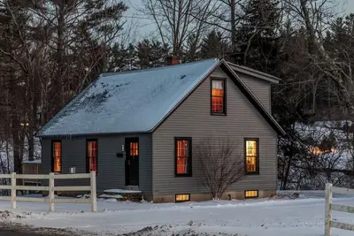Image de New Listing! ! Charming home in Stowe Village steps to Trails, Dining & Adventure