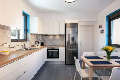 Greek Sky- New modern apartment with shared pool