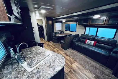 Image de Secluded Lakeside Rv Experience