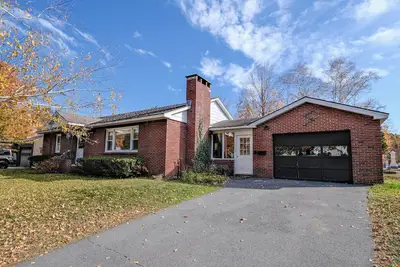 Image de Smart Piggy Brick House! 3br house with brick fireplace, WiFi in Ludlow