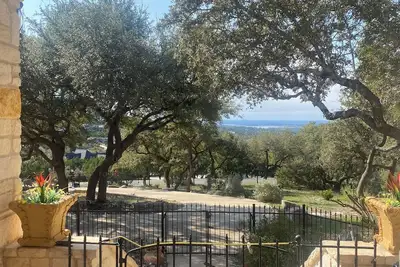 Image de Charming 3 bedroom house with pool on large patio, Ac and WiFi in Fischer.