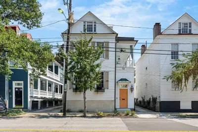 Image de Historic Charleston home located in the heart of downtown Charleston