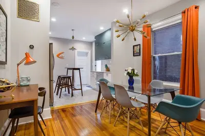 Image de Massive 6br & 4ba Private Duplex Townhouse Central