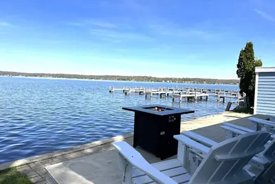 Image de Waterfront on Pewaukee Lake |3br\/2ba|Private Pier