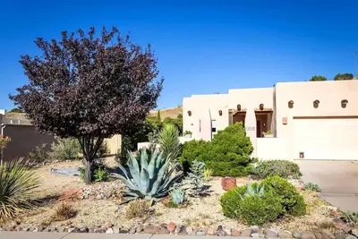 Image de Modern Adobe close to Downtown