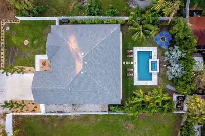 Image de 5br Tropical Backyard w/ Saltwater Pool, Spa| Game