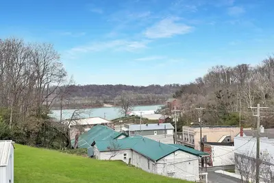 Image de Charming 2-bed house in Historic Downtown Brandenburg Overlooking the Ohio River