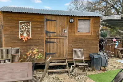 Image de Lovely shepherds hut with private hot tub surrounded by fabulous grounds.