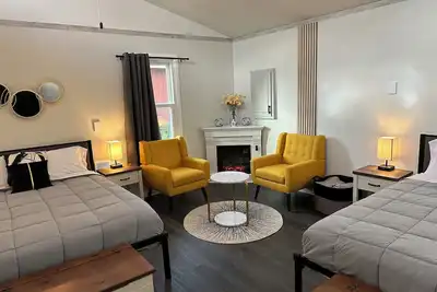 Image de Charming guesthouse within minutes of downtown Fish Creek!
