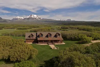 Image de Hidden Oaks Lodge-8 bedrooms 39 beds, Beautiful La Sal Area