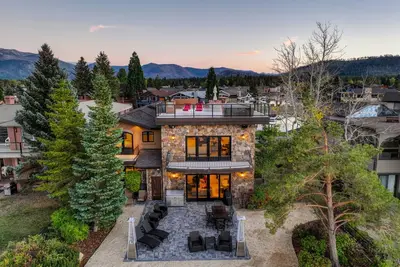 Lake Tahoe Beachfront Villa with Rooftop Hot Tub