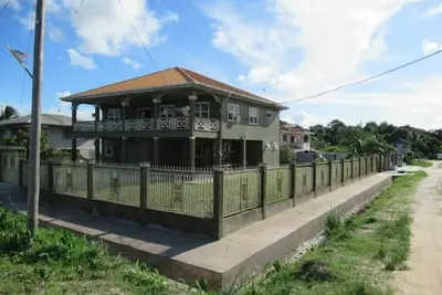 Image de Comfortable 2-bedroom, 1 bath apartment in Parika\n\n