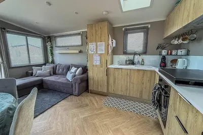 Image de Gorgeous caravan with decking & WiFi in Suffolk ref 20141bs