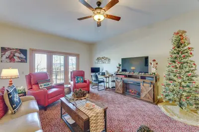 Image de 1 Mi to Skiing: Mtn-View Condo in Angel Fire!