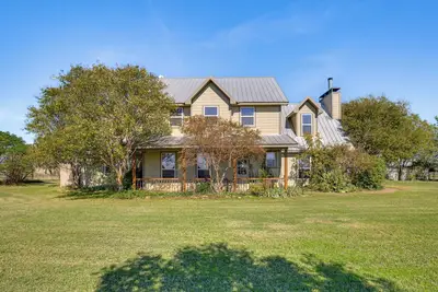 Image de 30 Mi to Fort Worth: Rural Retreat w/ Patio!