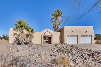 Image de Desert Retreat in Golden Valley: Courtyard & Views