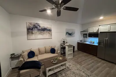 Image de Chic 1-bedroom retreat in Bakersfield!