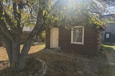 Image de Rustic Cozy Mountain Cabin. Nostalgic with mountain views. 20 Min to Ski Resort
