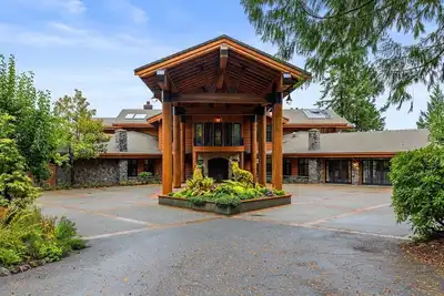 Image de Luxury Lodge - Indoor Pool, Sauna, Sleeps 35 Ranch