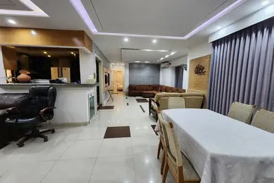 Image de Modern Luxury 3-Bed 3-Bath Banani Apt -- Parking Laundry Washer Dryer Dishwasher