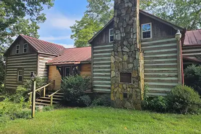 Image de Rustic Cabin on Homestead Farm