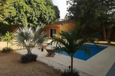 Image de Villa \n 1 Chambre D'hôtes, au calme avec piscine, jardin, près du centre.