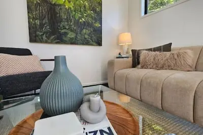 Image de Karamu- Spacious, quiet, and close to amenities