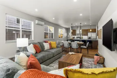 Image de The Downtown Duplex | Pet Friendly | New Build
