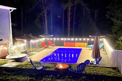 Image de The Palmer Retreat on the Green-HotTub, SaltWaterPool, FirePit, Family, Events
