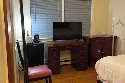 Image de Charming 1-bedroom house in fabulous Fairfax with WiFi, Ac, fitness room
