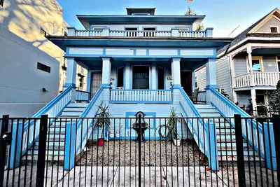 Image de Grand Victorian in Mansion Flats - 3br/1. 5ba