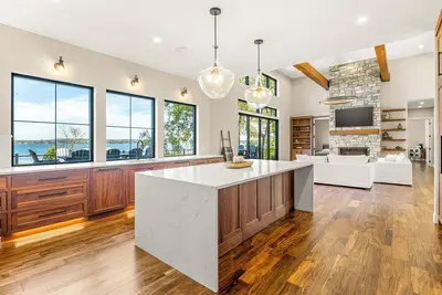 Image de Brand New Grand Home on Lake Miltona Alexandria
