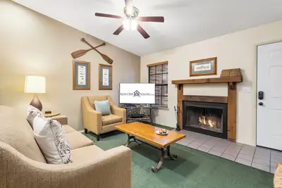 Image de Cozy Bungalow by Table Rock Lake-Free Tickets-Balcony-Dog Friendly