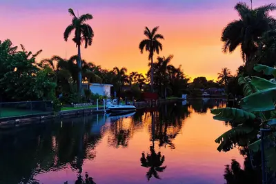 Image de Waterfront 2\/2 Vacation Home w\/ King Bed, Pool, and Jacuzzi in Oakland Park