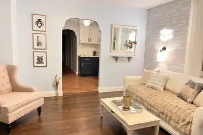 Image de Safe Neighborhood w parking, Walking distance pubs & MetroNorth-30 mins to Nyc
