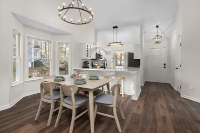 Image de New Fully Remodeled Home w/ Office Workspace, Patio, 3 Bed, 2 Bath