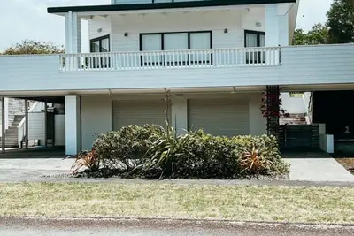 Image de Hosts on the Coast Vacation on Vista Paku