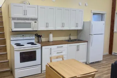 Image de Cozy Carriage Home with Hot Tub. Pet-Friendly!