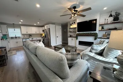 Image de The Country Club Cottage New! Watch launches from driveway or walk to the river!