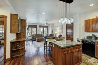 Image de Main Street Station Suite - Ski-In, Ski-Out, Pool, Hot Tub