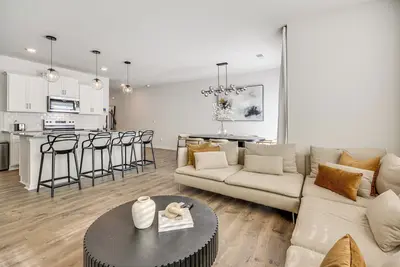 Image de Modern Townhome w\/ Private Yard in Kernersville!