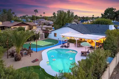 Image de Epic Desert Stay | Pool, Hot Tub & Sports Court