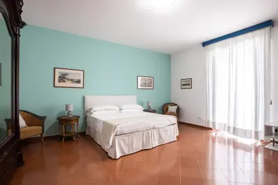 Image de Charming bedroom in Sorrento with balcony