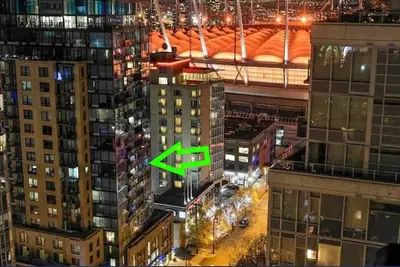 Image de 1 Bedroom Condo with pool & gym right across the street from Bc Place Stadium.