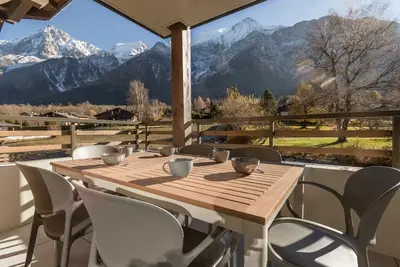 Image de Les Cosmiques - Grande terrasse - Vue Mt. Blanc