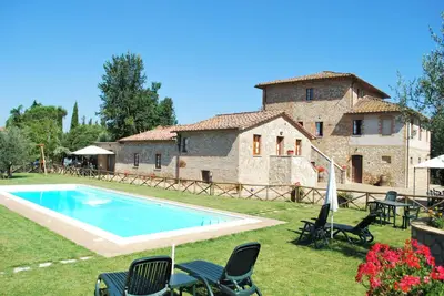 Image de Appartement de style rustique avec piscine